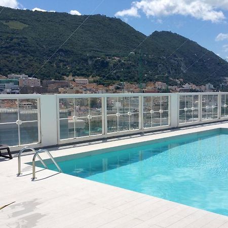 New With Ac Central Suites With Pool Access And Squash Courts! Sleeps Family Or 4 Guests Гибралтар Екстериор снимка