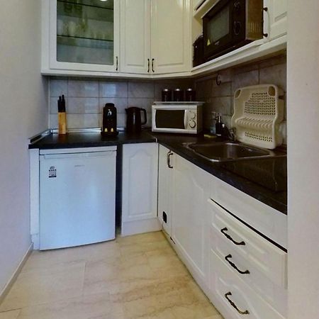 New With Ac Central Suites With Pool Access And Squash Courts! Sleeps Family Or 4 Guests Гибралтар Екстериор снимка